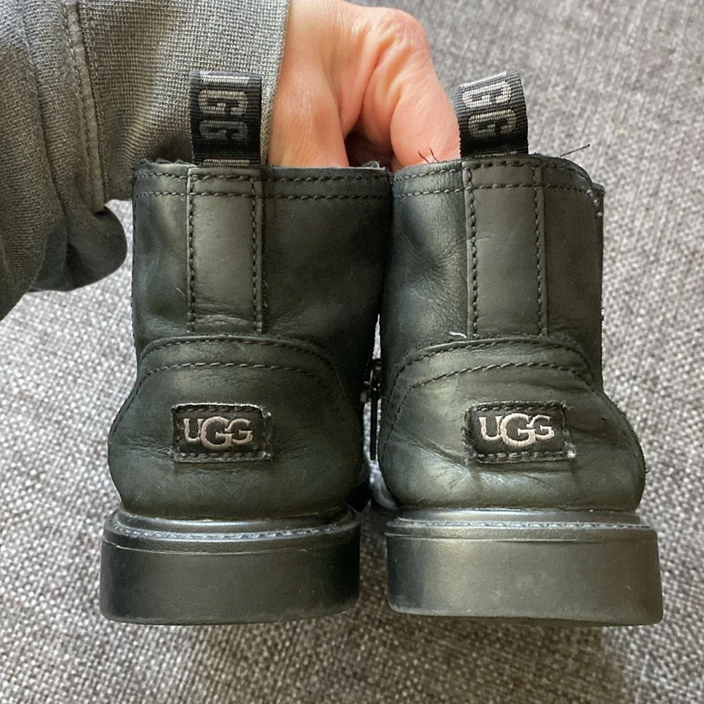 UGG Kids Boy's Bolden Boots Waterproof Black Leather Size 12 Toddler Little Kid